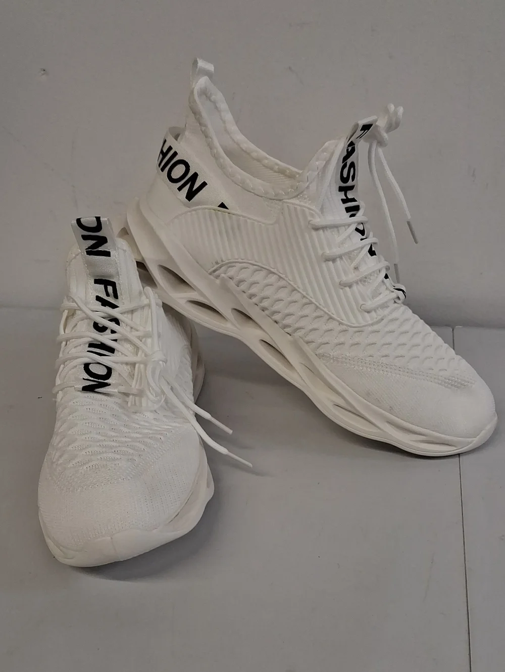 Fashion Knit Mesh Men's Athletic Sneakers - White